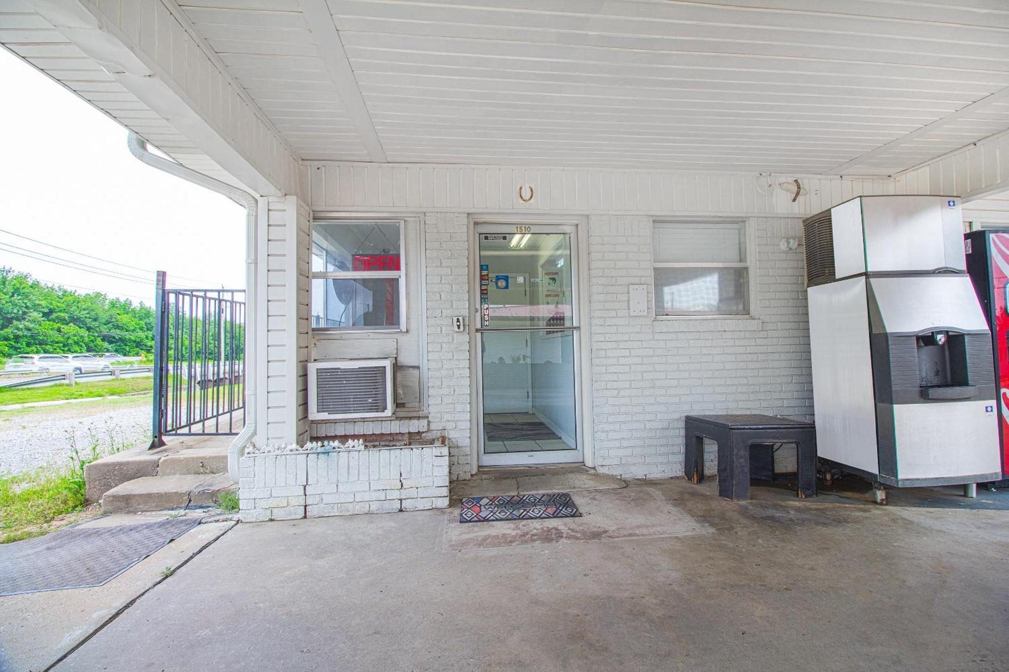 Oyo Hotel Mcalester Ok S Main St Exterior photo