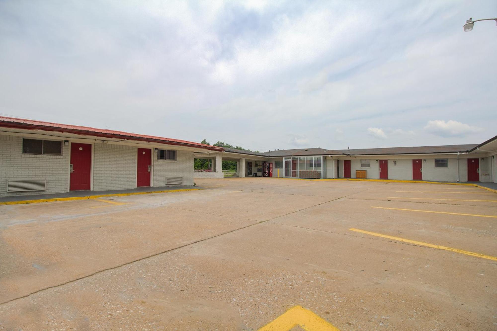 Oyo Hotel Mcalester Ok S Main St Exterior photo