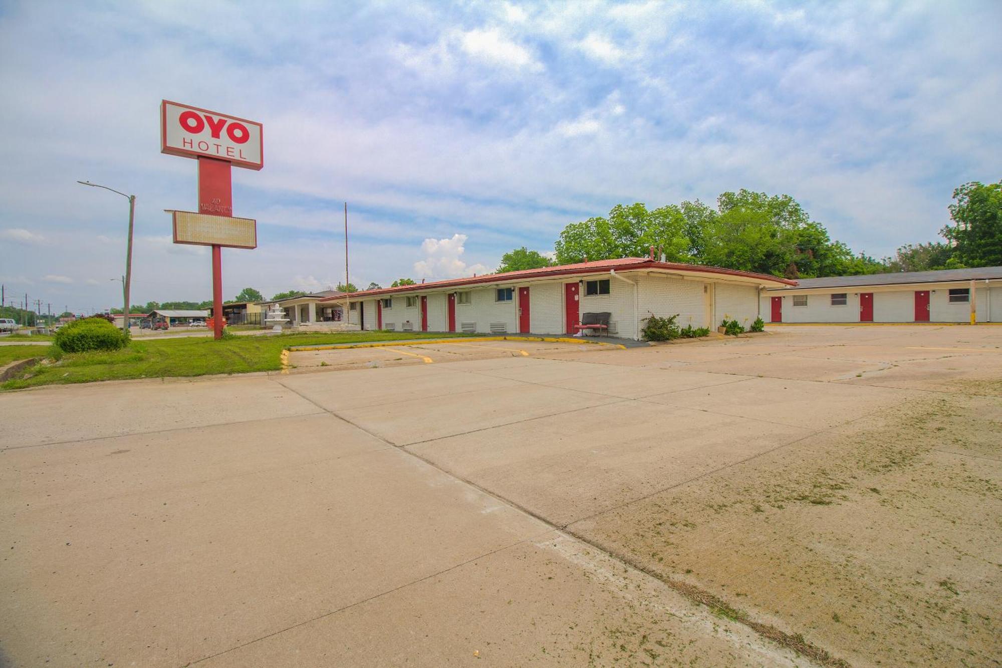Oyo Hotel Mcalester Ok S Main St Exterior photo